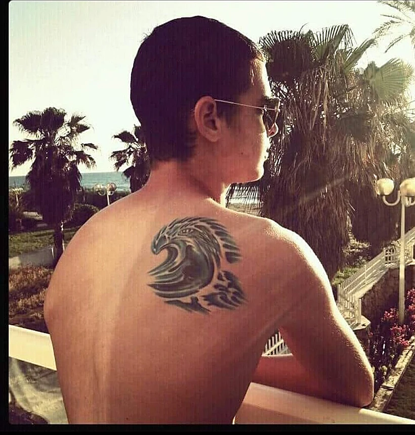 הקעקוע בגבו של גלעד בן יהודה