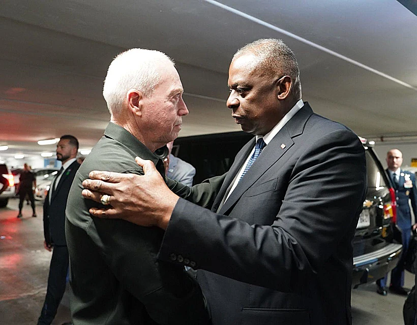 השר גלנט עם מזכיר ההגנה האמריקני לויד אוסטין בבור בקריה