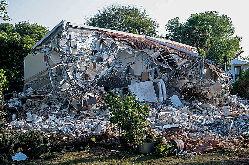 ההרס והחורבן אחרי הטבח בקיבוץ בארי