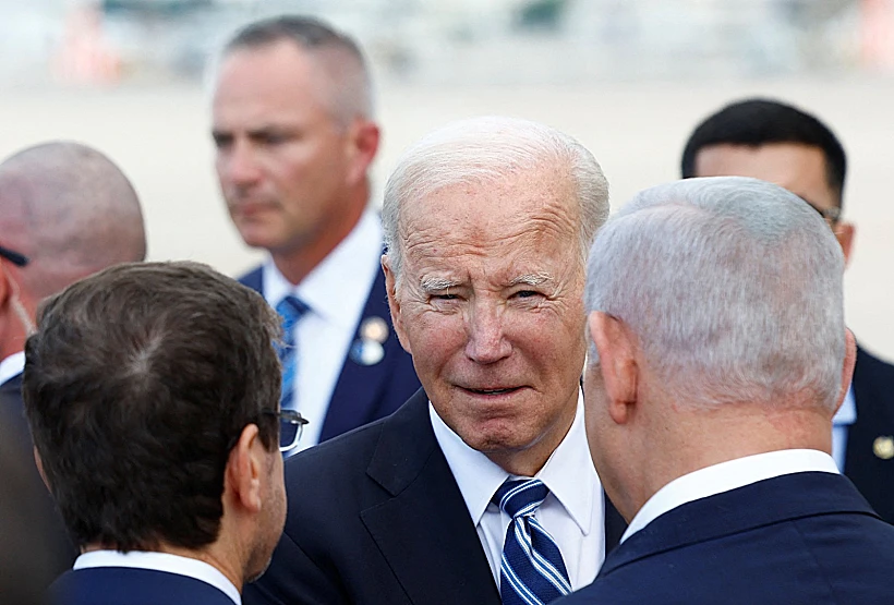 נשיא ארה"ב ג'ו ביידן עם נחיתתו ארצה