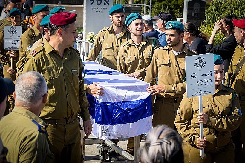 הלוויית 5 בני משפחת קוץ שנרצחו בכפר עזה