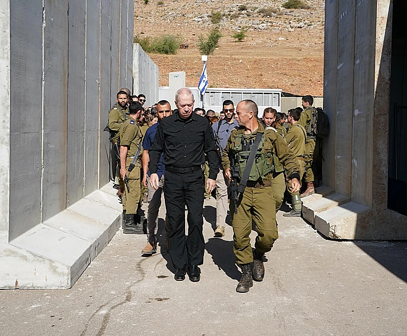 שר הביטחון גלנט בגבול הצפון