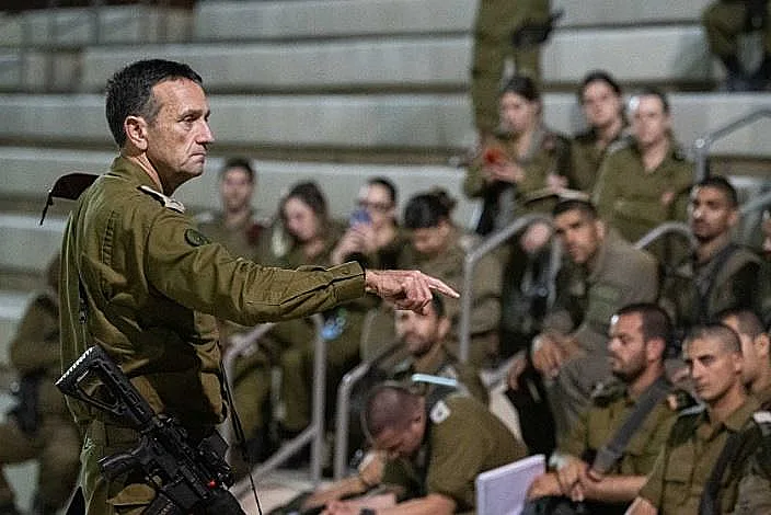 הרמטכ"ל בשיחה עם מפקדי גולני