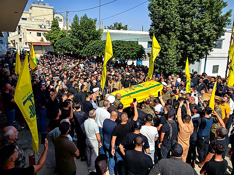 הלוויה של פעיל חיזבאללה בלבנון חרבות ברזל