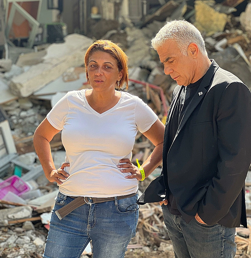 יאיר לפיד ונירה שפק בכפר עזה