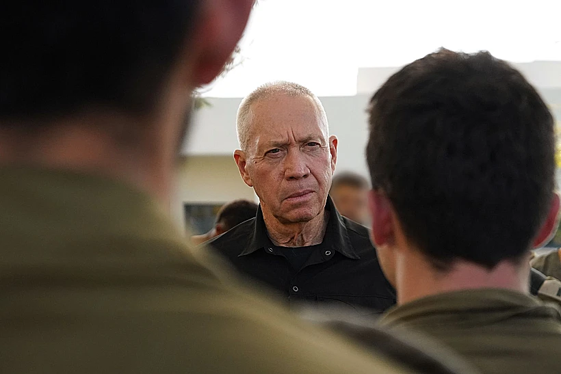 שר הביטחון גלנט עם לוחמי סיירת מטכ"ל