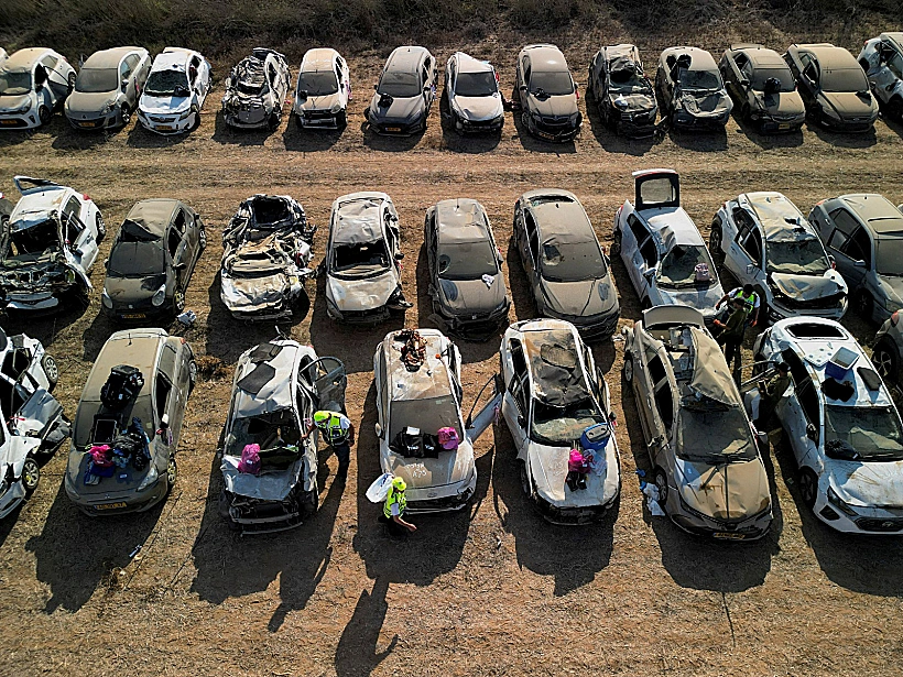 המכוניות שנהרסו בטבח במסיבת הטבע ברעים