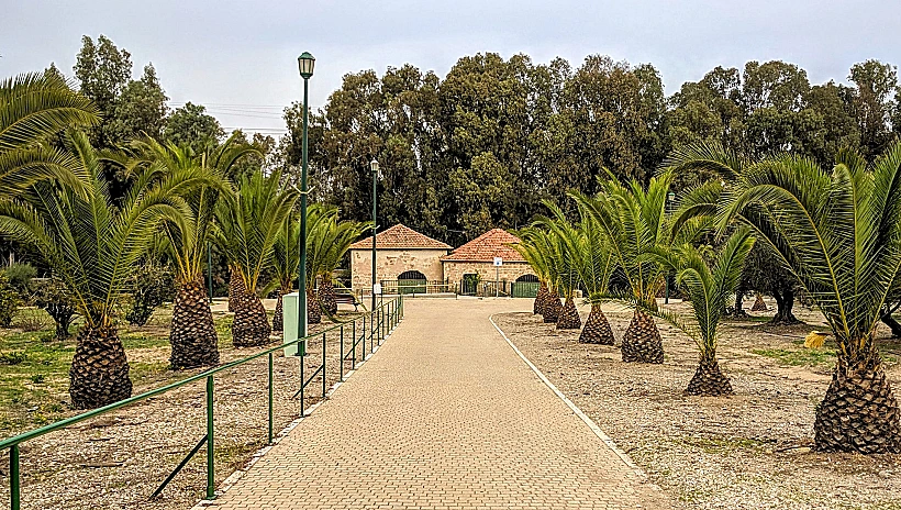 שביל הכניסה לחוות חפציבה