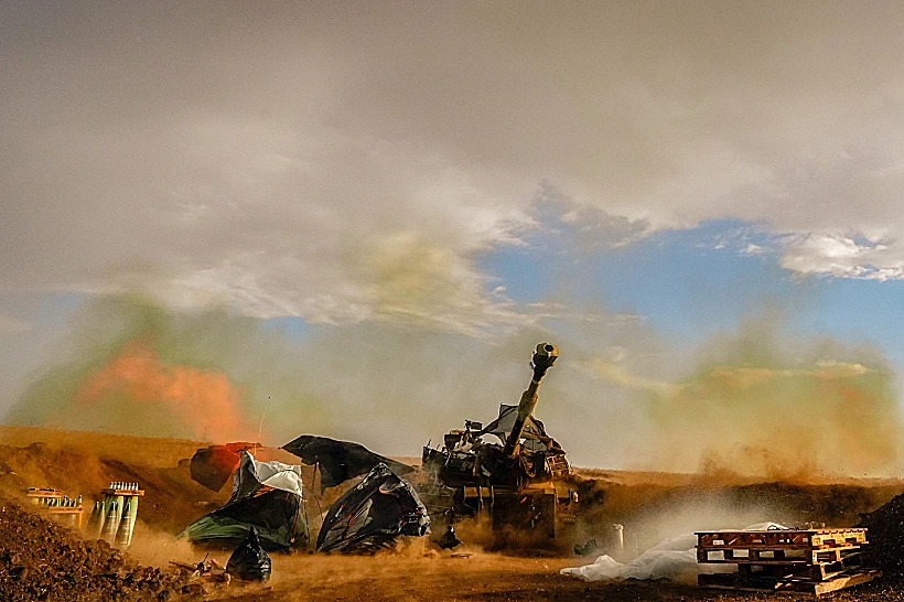 כוחות צה"ל מבצעים ירי ארטילרי לשטח לבנון