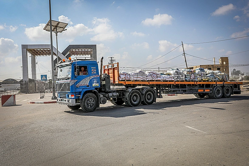 משאיות עם סיוע הומניטרי במעבר רפיח