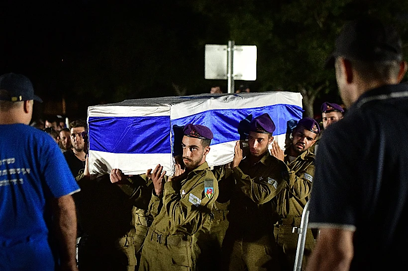 הלווייתו של סמ״ר איתי יהודה בבית העלמין הצבאי בחולון