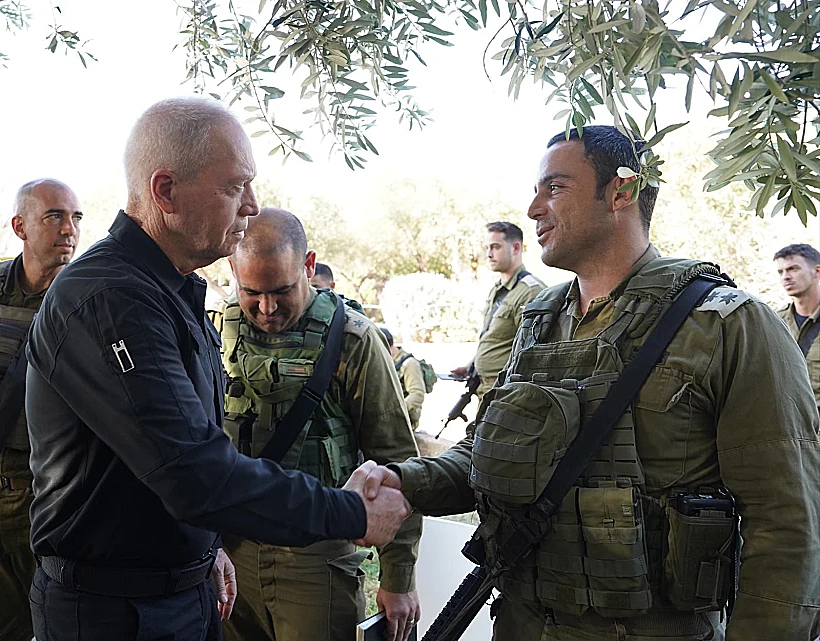 חרבות ברזל שר הביטחון יואב גלנט בהערכת מצב במפקדת אוגדה 146 בגבול הצפון