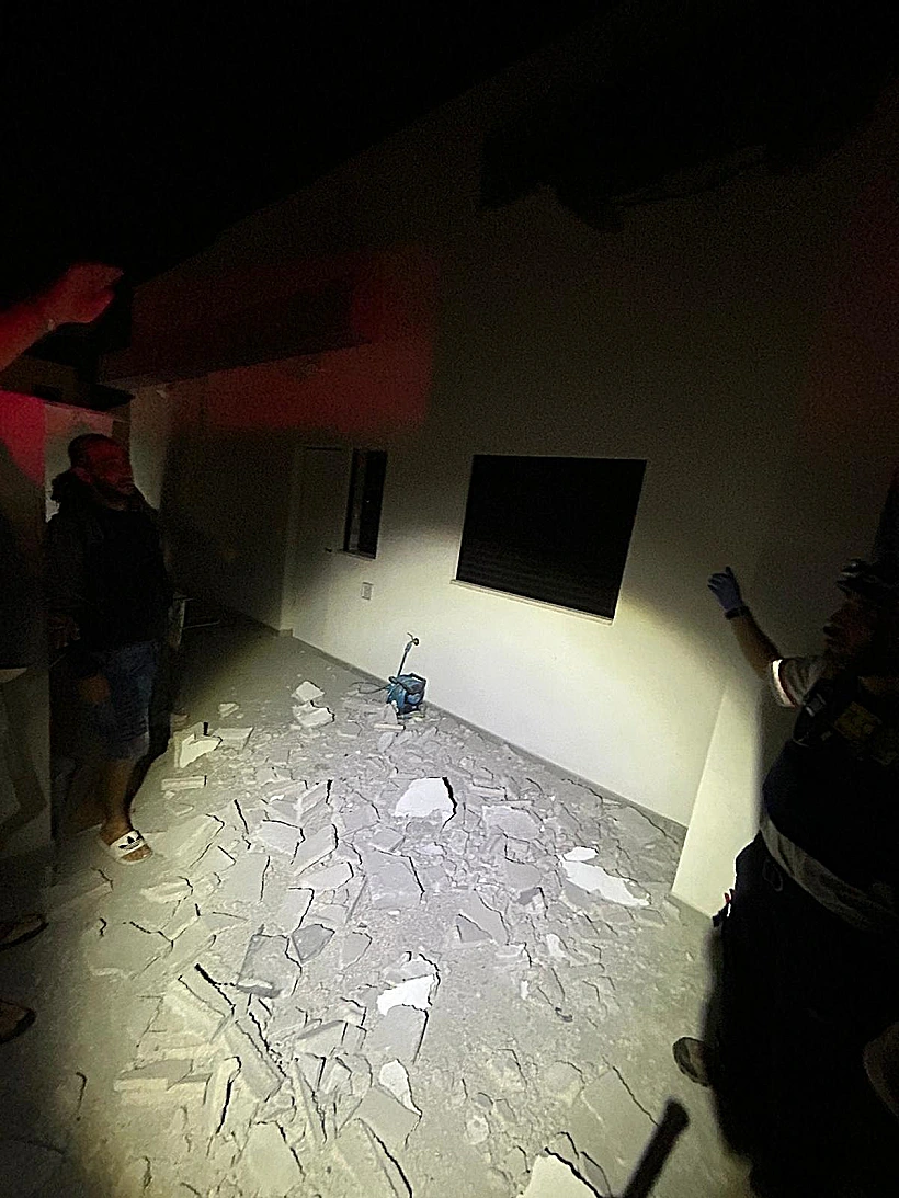 חרבות ברזל פגיעה ישירה בבית מגורים בשדרות