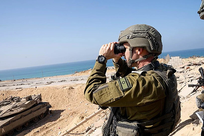 חרבות ברזל מפקד פיקוד הדרום בהערכת מצב בשטח הרצועת עזה