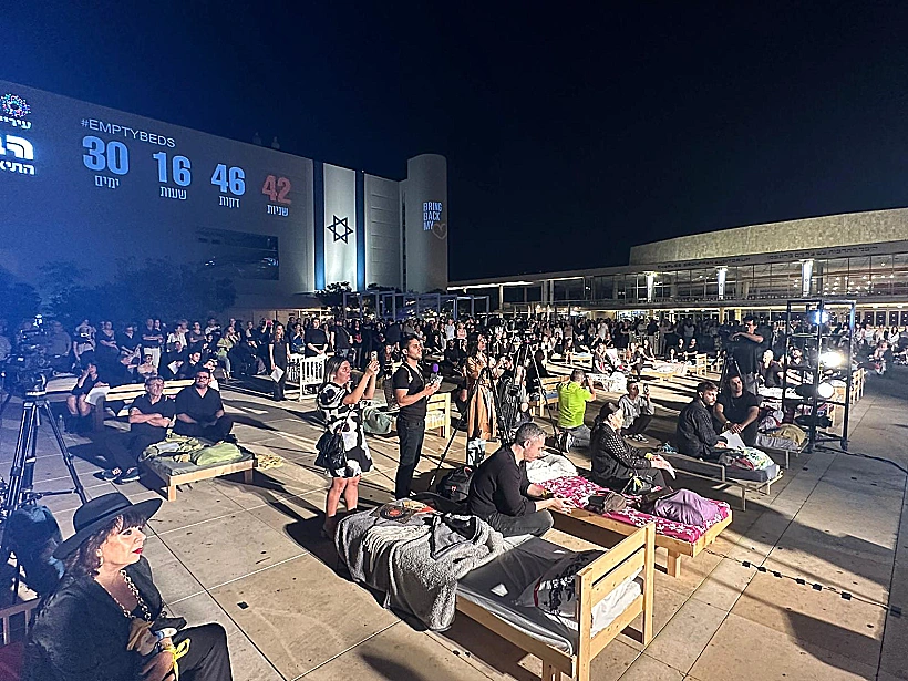 הבימה, מיצג המיטות הריקות למען השבויים והחטופים