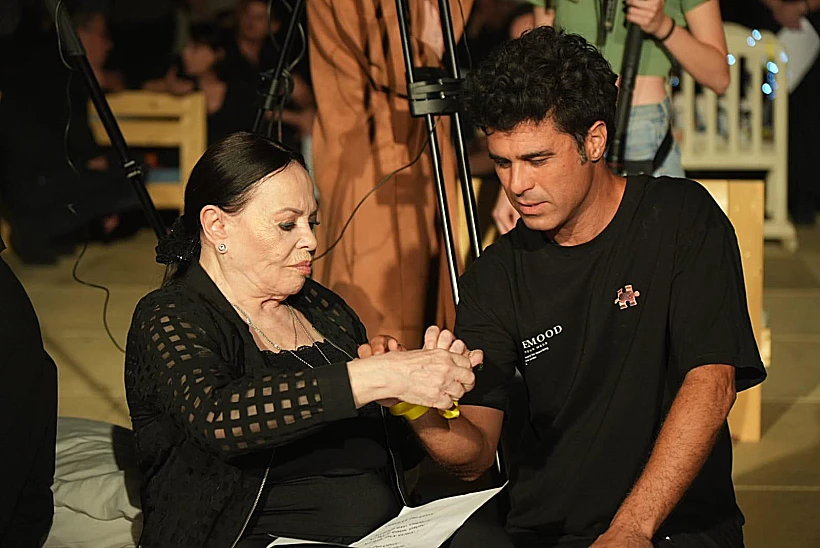 טל מוסרי, גילה אלמגור, הבימה, מיצג המיטות הריקות למען השבויים והחטופים