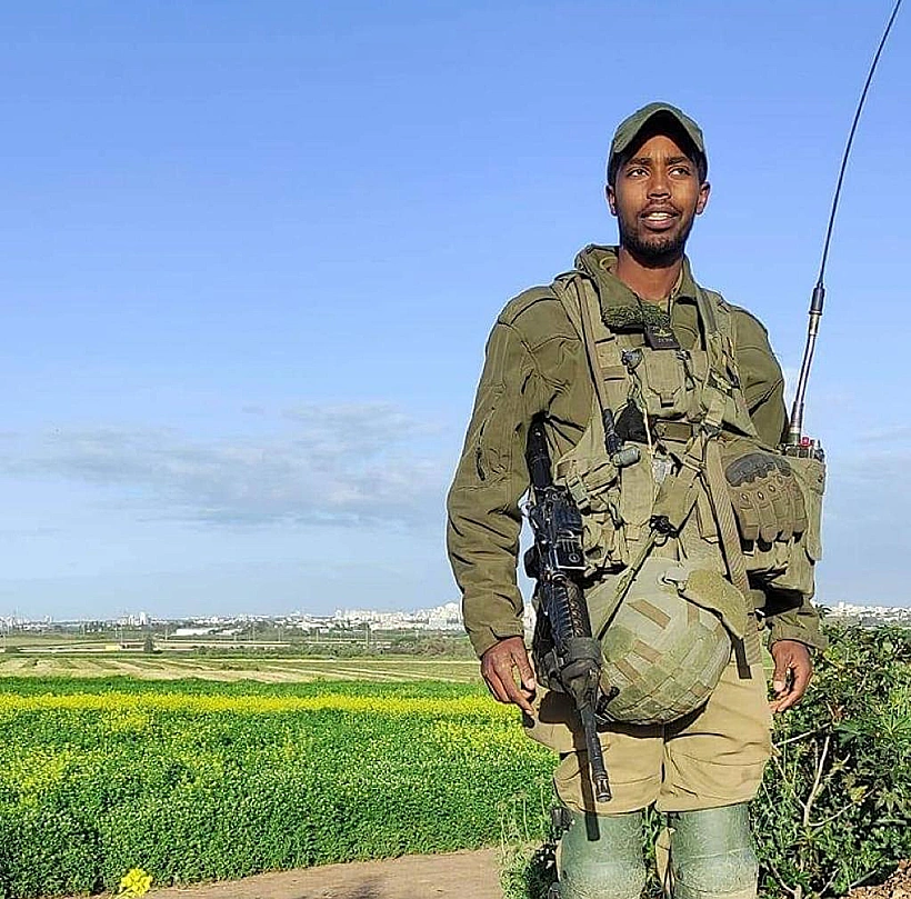 סמ"ר יהונתן יצחק סמו, לוחם צנחנים שנפל בקרב במרכז הרצועה