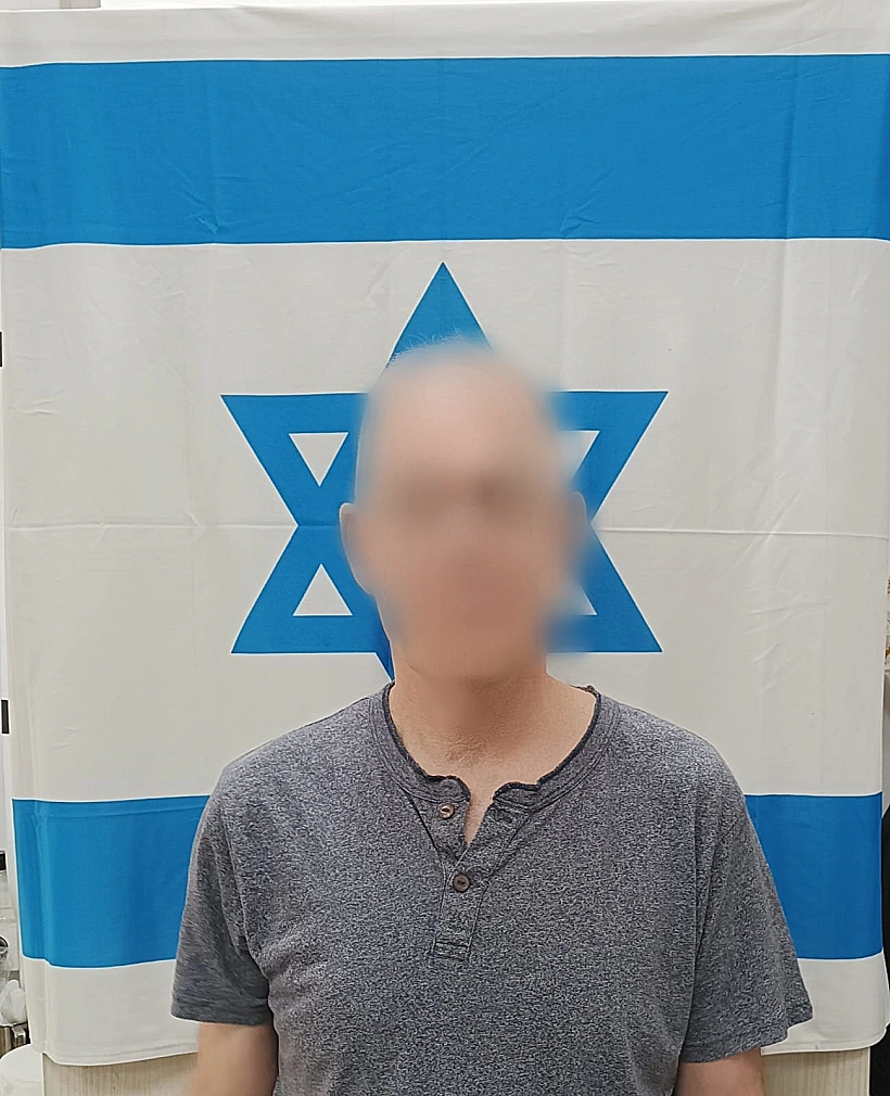 המורה החשוד בעת מעצרו פתח תקווה חרבות ברזל