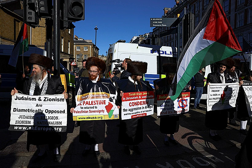 יהודים חרדים אנטי-ציונים בהפגנה בלונדון, היום