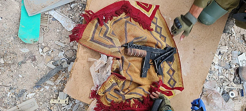 אמל"ח שנתפס בפשיטה באיו"ש חרבות ברזל