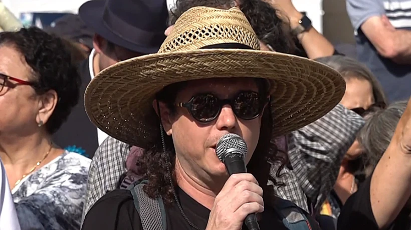 יובל הרן מקיבוץ בארי, שאביו נרצח ב-7 לאוקטובר ואמו נחטפה