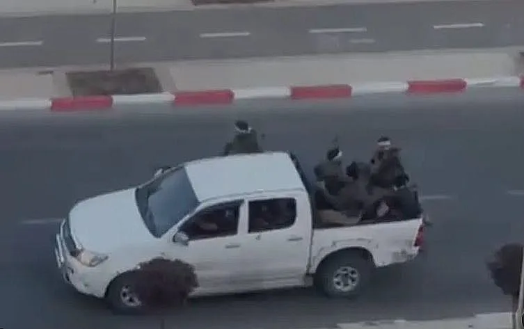 מחבלים על טנדר בעיר שדרות