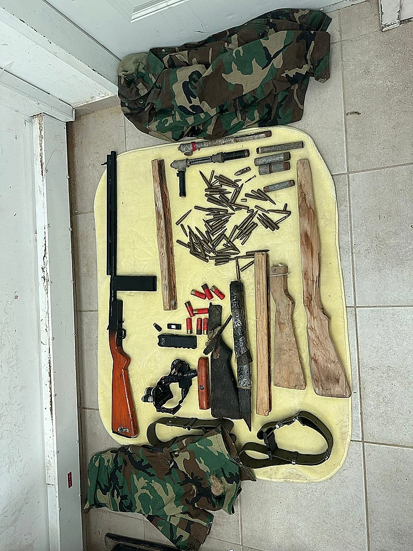 אמצעי הלחימה שהוחרמו במהלך הלילה ע"י כוחות הביטחון חרבות ברזל מחבל חמאס יהודה ושומרון