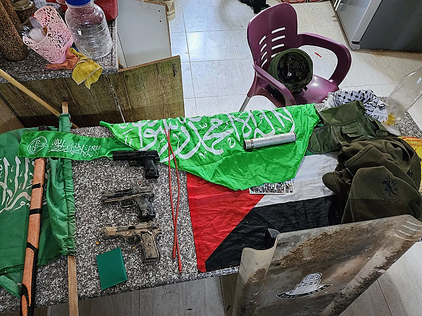 אמצעי הלחימה שהוחרמו במהלך הלילה ע"י כוחות הביטחון חרבות ברזל מחבל חמאס יהודה ושומרון