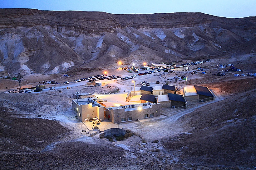 לינה תחת שמי כוכבים - חניון לילה מצדה