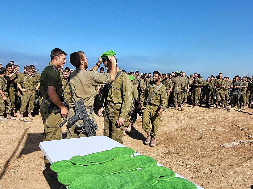 טקס חלוקת הכומתות בסיום מסע כומתה של חטיבת הנח"ל ברצועת עזה חרבות ברזל