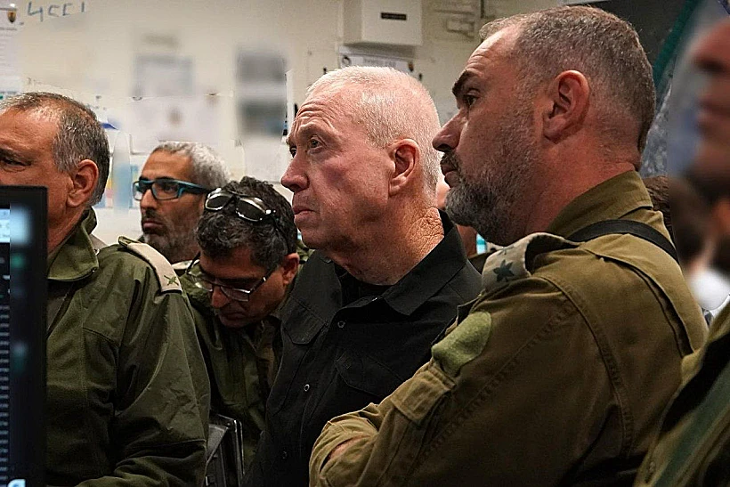 גלנט במהלך הביקור חרבות ברזל צה"ל שב"כ