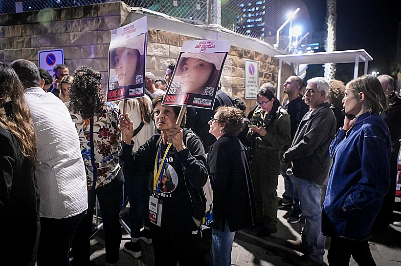 משפחות החטופים בכניסה לפגישה עם חברי קבינט המלחמה