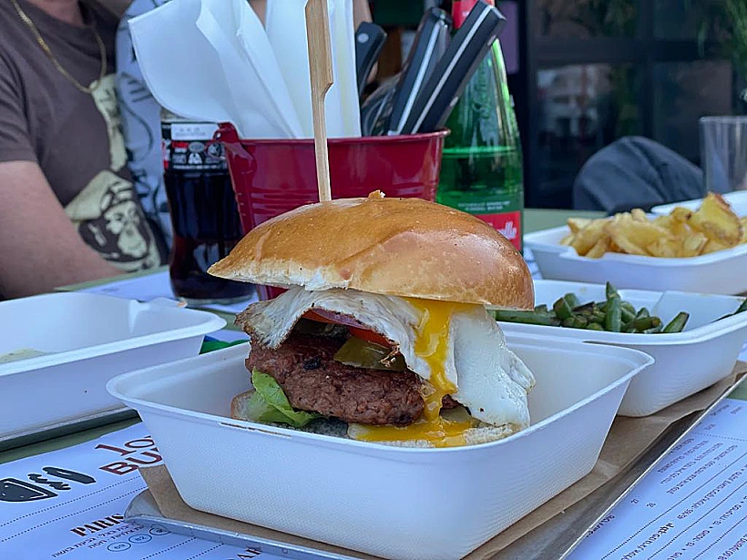 לאב בורגר, המבורגר