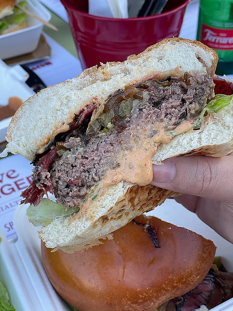 לאב בורגר, המבורגר