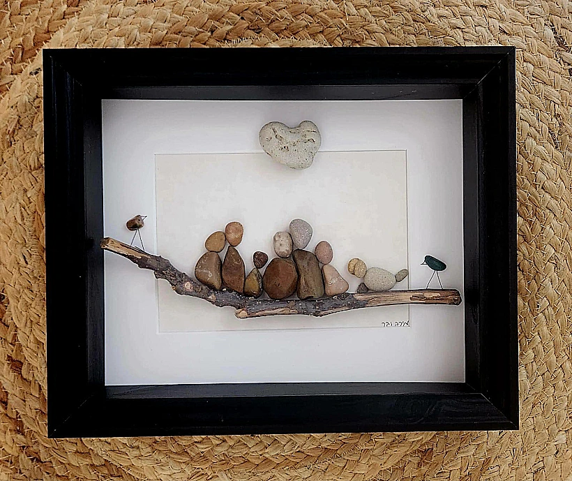 'אבנים עם לב 'של מירב ובר