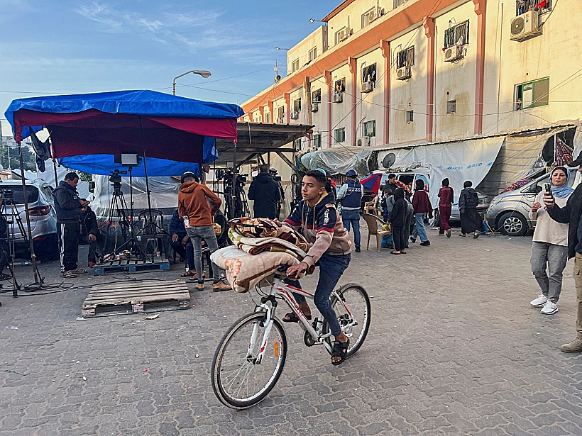 תושבי עזה חוזרים לבתיהם בהפוגת האש