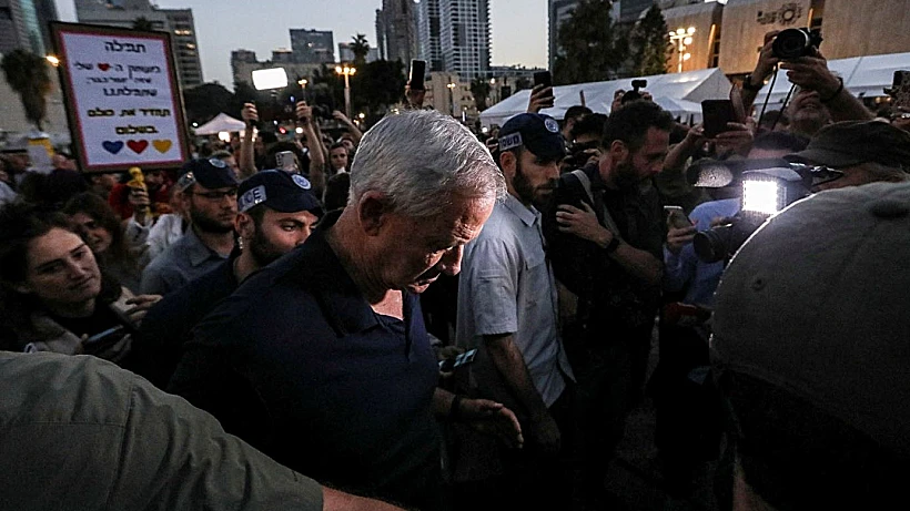 השר בני גנץ בכיכר החטופים חרבות ברזל