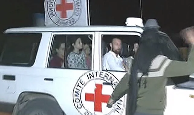 החטופים ברכבי הצלב האדום