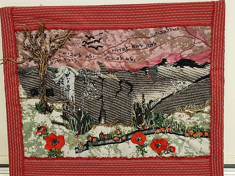 עבודת רקמה של שולה שמידק