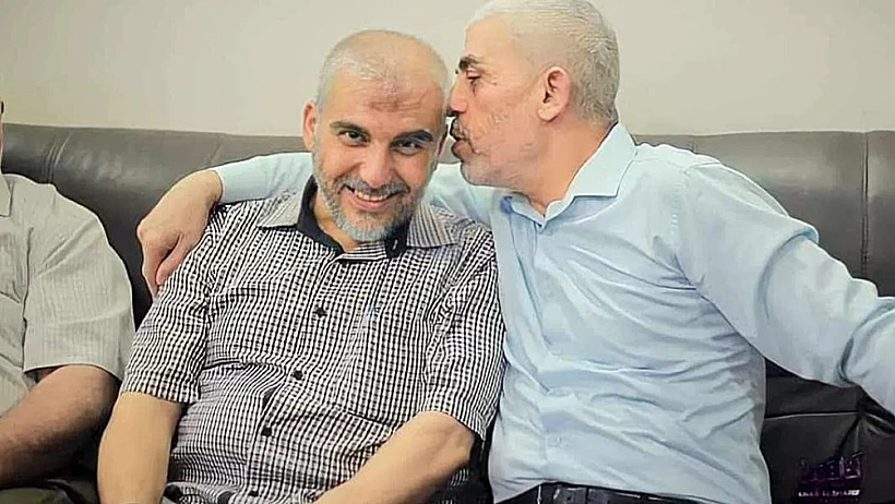 אחמד אלע'נדור עם מנהיג חמאס יחיא סינוואר (ארכיון)