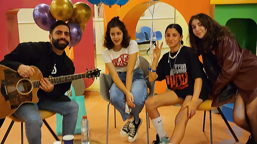 חרבות ברזל חטופים חטופה עזה חגיגות יום הולדת 13 להילה רותם ששוחררה משבי חמאס