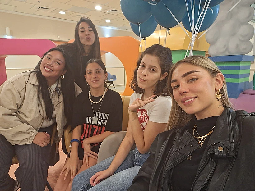 חרבות ברזל חטופים חטופה עזה חגיגות יום הולדת 13 להילה רותם ששוחררה משבי חמאס