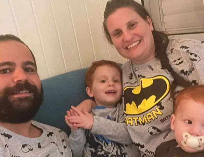 חרבות ברזל חטופים בני משפחת ביבס המוחזקים בשבי ברצועת עזה