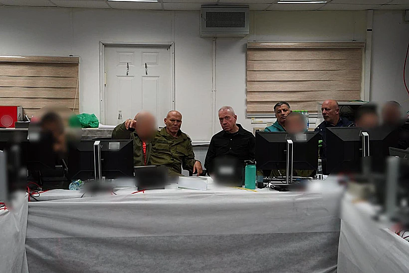 חרבות ברזל חטופים עזה הצלב האדום חמאס שר הביטחון יואב גלנט בחמ"ל לאיתור השבויים והנעדרים