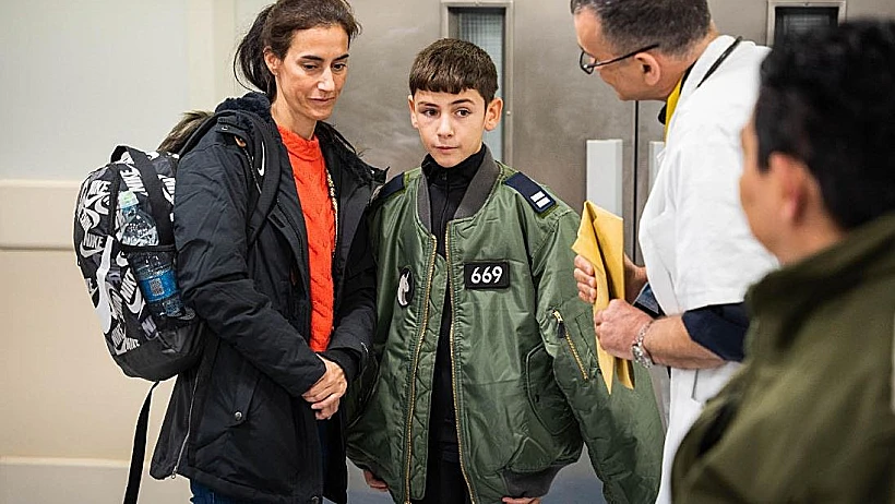 איתן יהלומי חוזר לישראל עם מעיל צה"לי חרבות ברזל