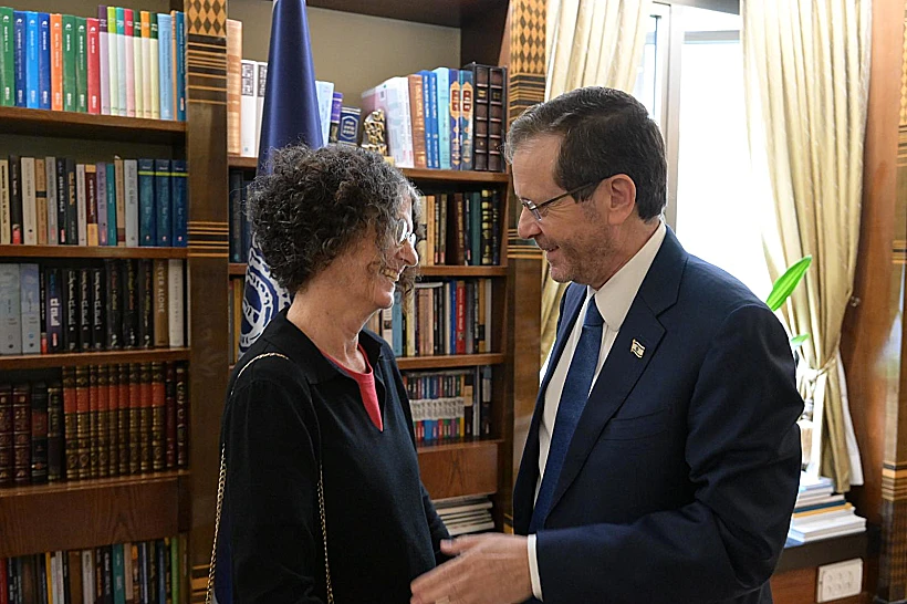 הרצוג עם שושן הרן שנחטפה ושוחררה