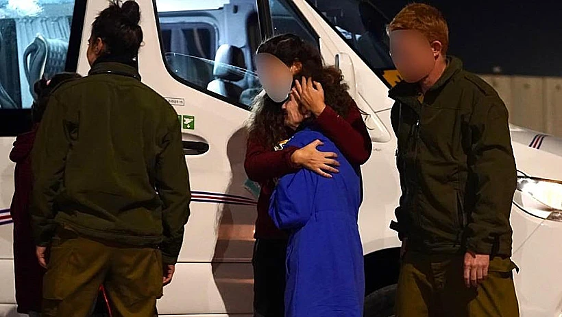 אירנה טאטי ששוחררה הערב משבי חמאס - בשטח ישראל חרבות ברזל