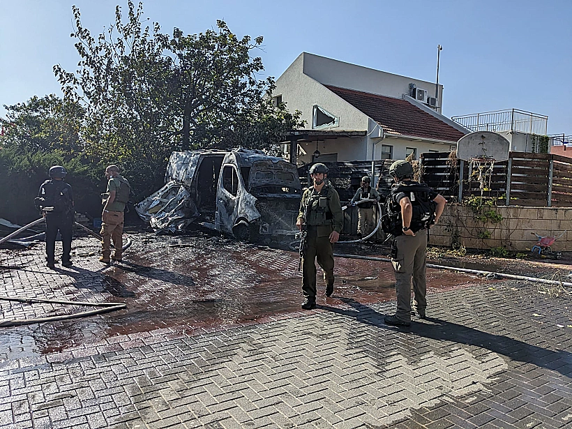 פגיעה ישירה בקיבוץ בשער הנגב