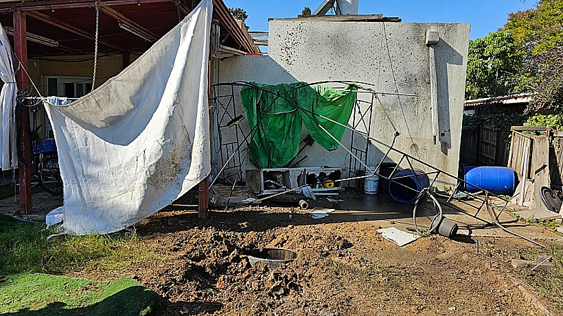 נזק שנגרם מפגיעת הרקטה עוטף עזה חרבות ברזל