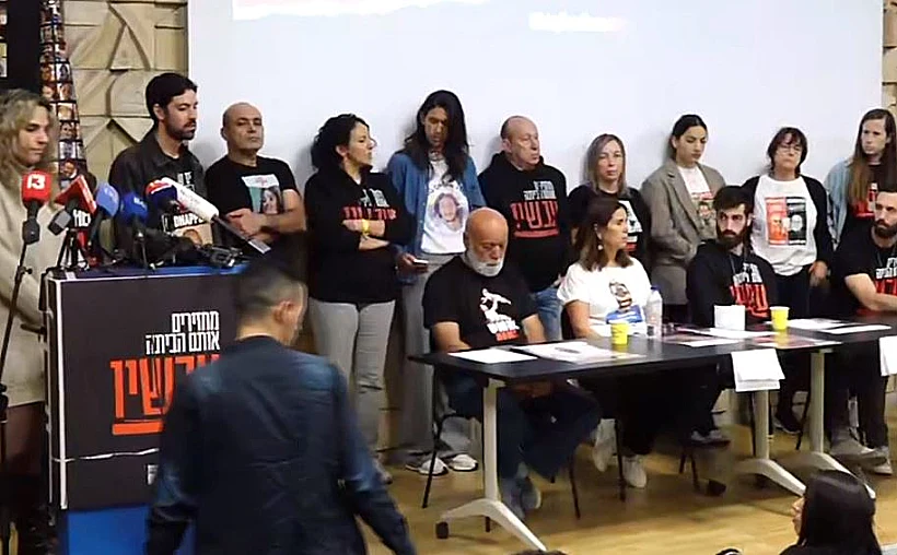 משפחות החטופים במסיבת עיתונאים
